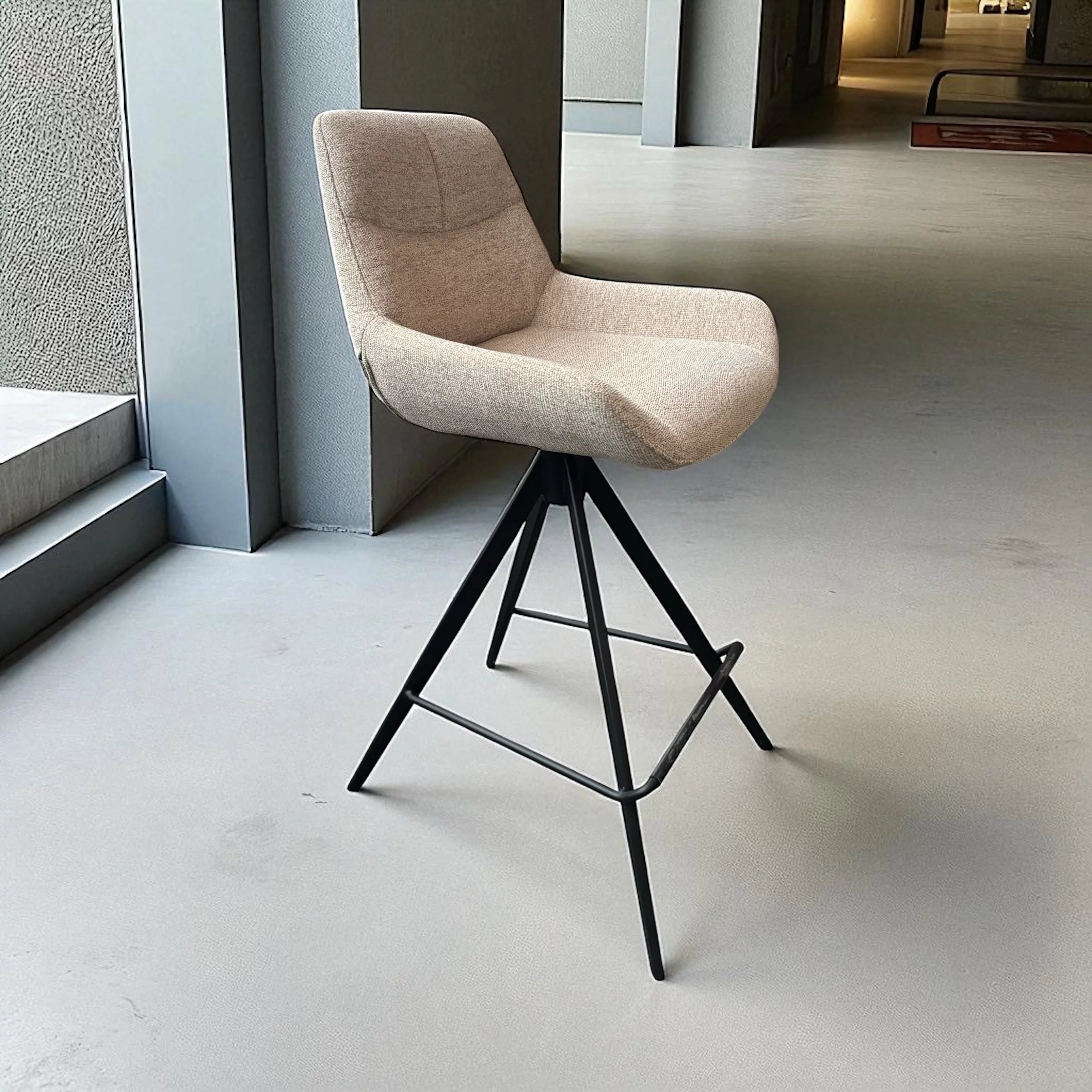 Barstoel bari beige san remo 101 zithoogte 65