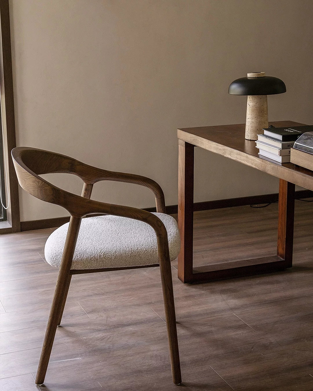 Bromo houten stoel walnoot