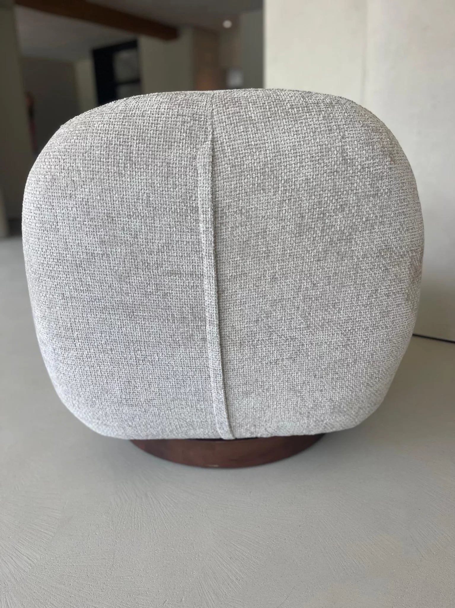 Cloudy accent chair champagne