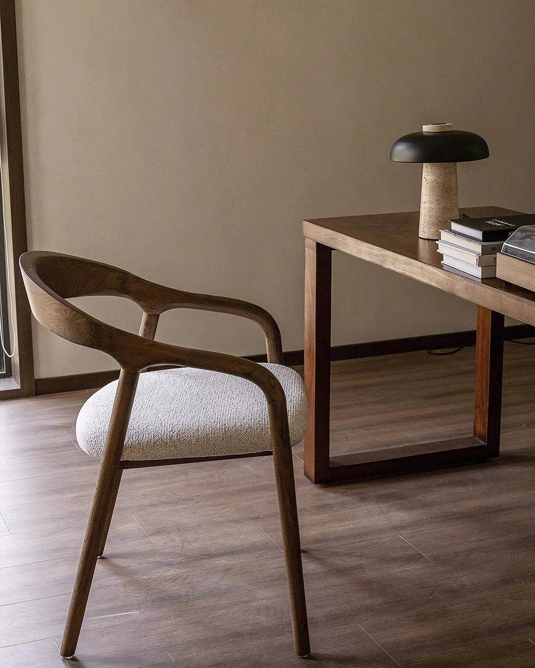 Carlo houten stoel walnoot / beige